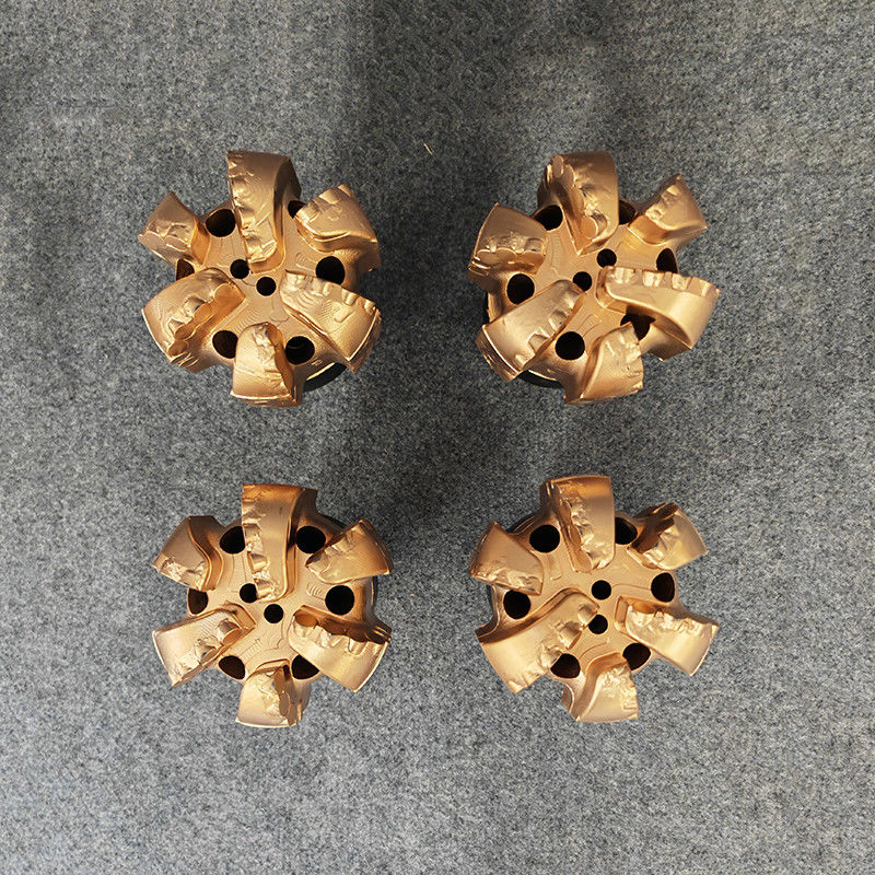 4 5/8 (117,5 mm) 2 7/8 API Conexão Poço de água PDC cortador de buracos Corpo de aço fixo