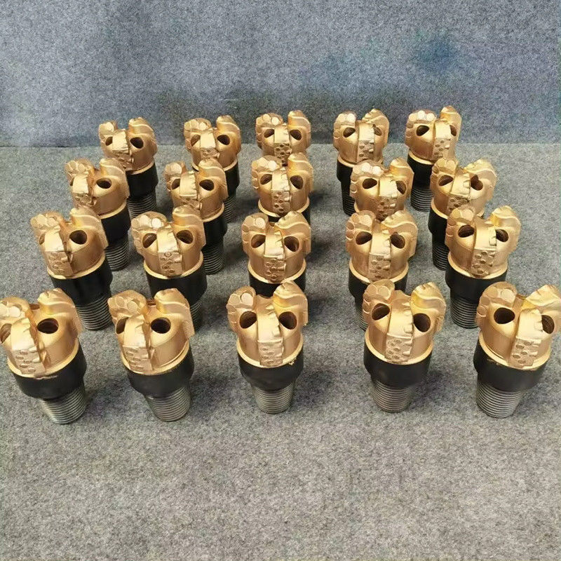 Perfuradores PDC de rolamento fechados e não fechados para sequências de xisto macio a médio