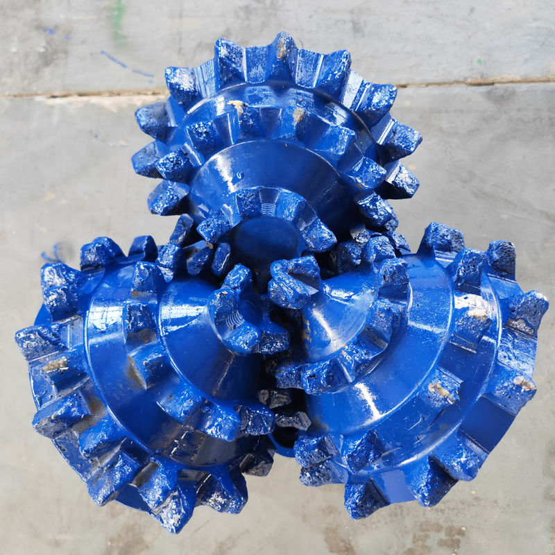 Forno de moinho de três cones com vedações de borracha para formações médias e duras