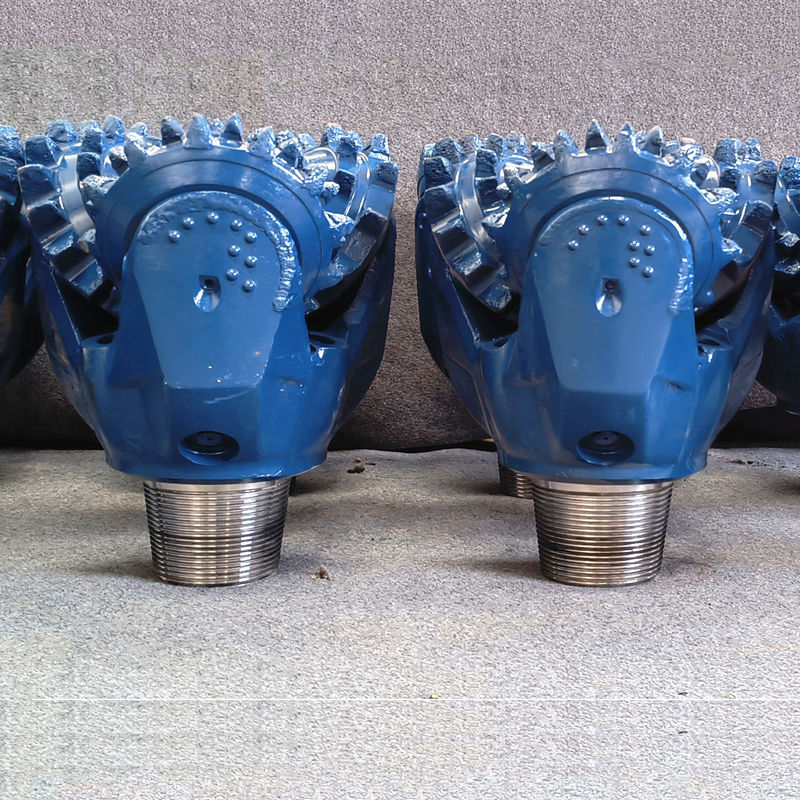 Forno de moinho de três cones com vedações de borracha para formações médias e duras