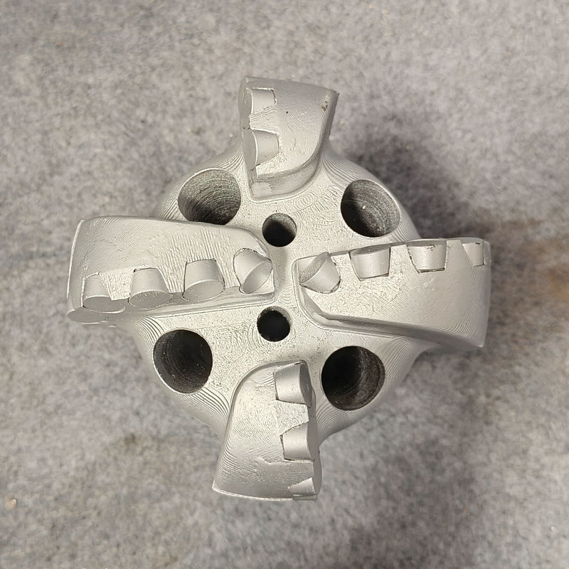 Bits PDC de aço carburo com design de cortador fixo e lâminas de 146 mm-4 para perfuração de poços de água