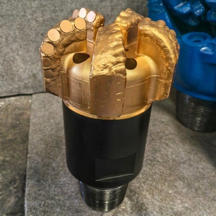 Base de pilha de 5 asas de perfuração geológica de aço personalizada PDC Bit de diamante para perfuração