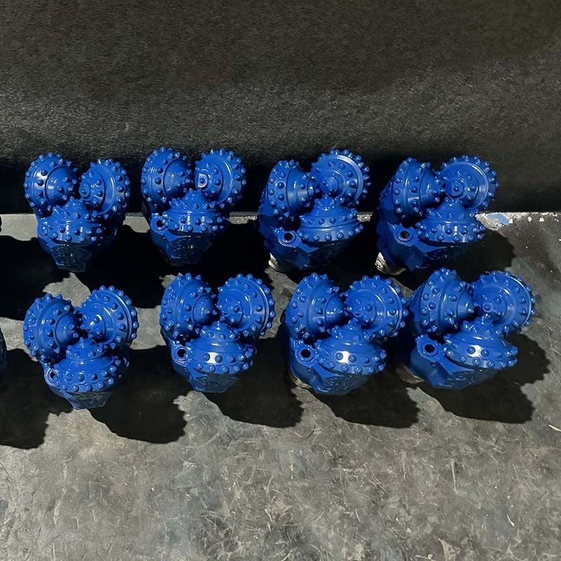 Brocas de perfuração rotativas de carboneto IADC 537 de 5 1/2 polegadas, broca tricônica para perfuração de poços de água/óleo/gás, ferramenta de perfuração forjada