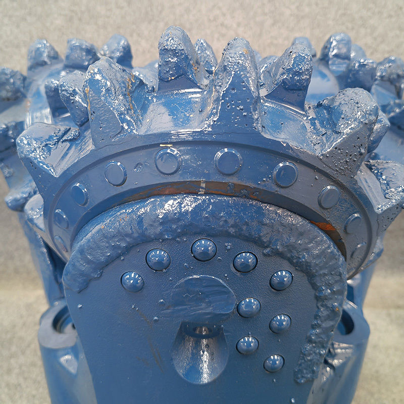 Broca de perfuração tricônica com rolamentos de rolos para poços de água duráveis e perfuração de rochas